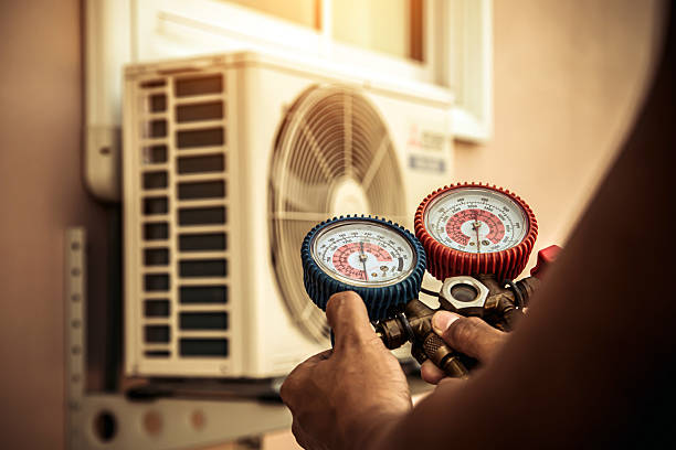 Professional Hvac technician working in Los Lunas, NM